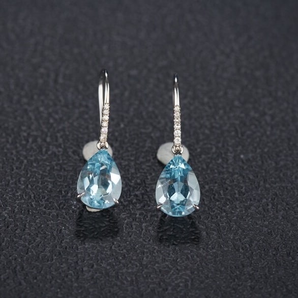 14k Gold 3.49 Ct Natural Aquamarine & Diamond Earrings: Ref:231140013 // gold content:14k gold // main gemstone:aquamarine // shape:pear // carat weight:3. 49ct // color:blue // treatment:natural // // adjacent gemstone 2 : diamond // shape:round // clarit