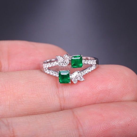 14k Gold 0.90 Ctw Vivid Green Natural Emerald & Diamond Ring - 6