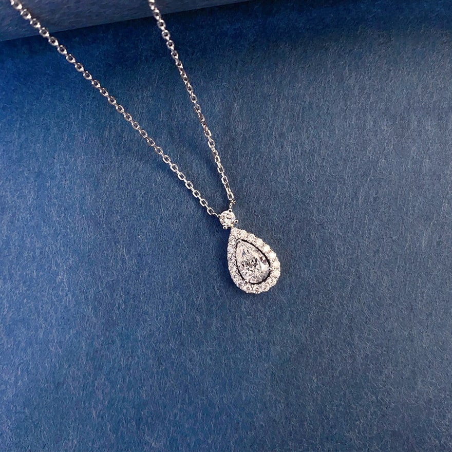 Gia Certified 14k Gold 0.5 Ct Natural H Vs2 Pear Diamond Necklace: Ref:231140031 // gold content:14k gold // main gemstone:diamond // certified:gia // shape:pear // carat weight:0. 5ct // clarity grade:vs2 // color:h // treatment:natural // // adjacent gemstone 2 : d