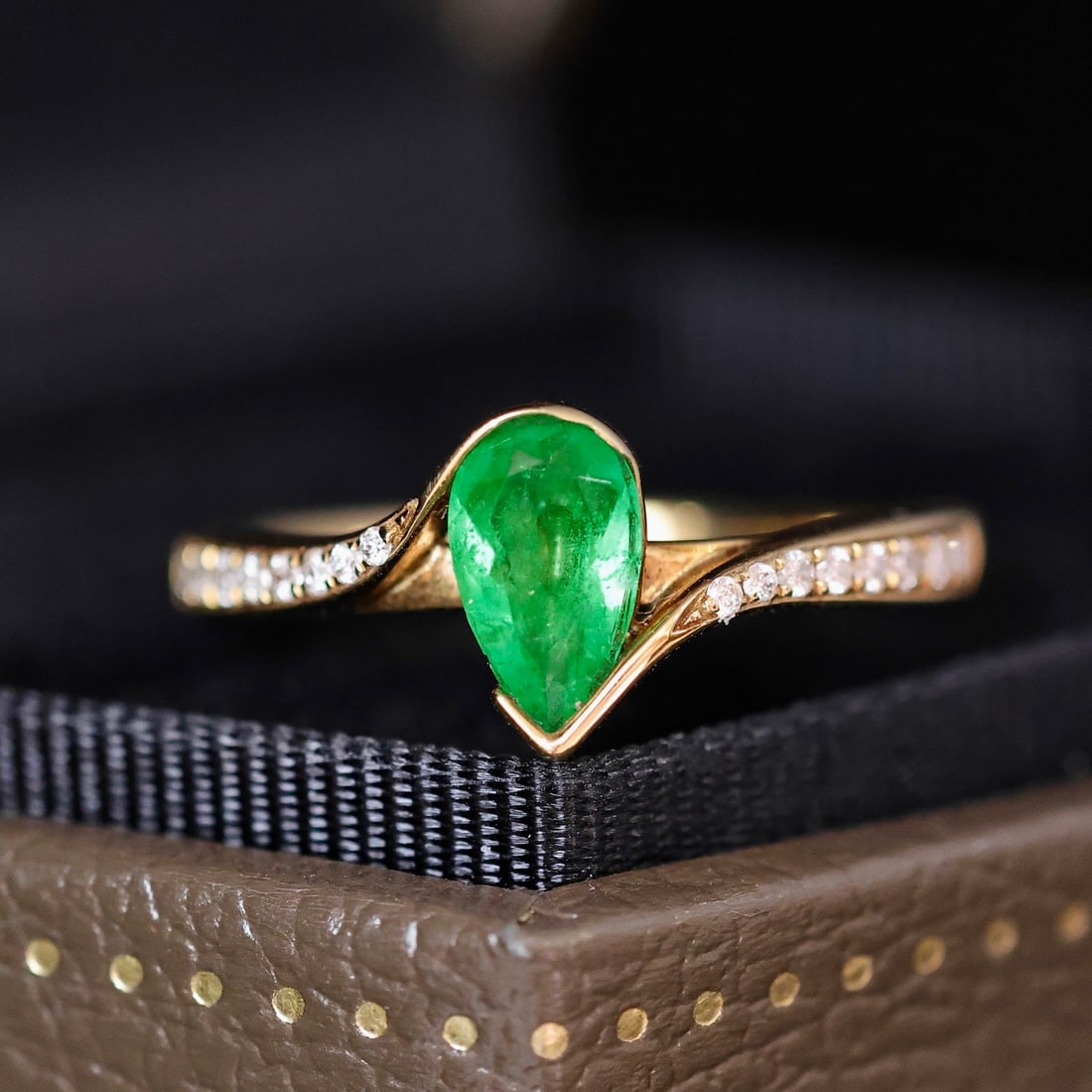 14k Gold 0.68 Ctw Natural Emerald & Diamond Ring - 3