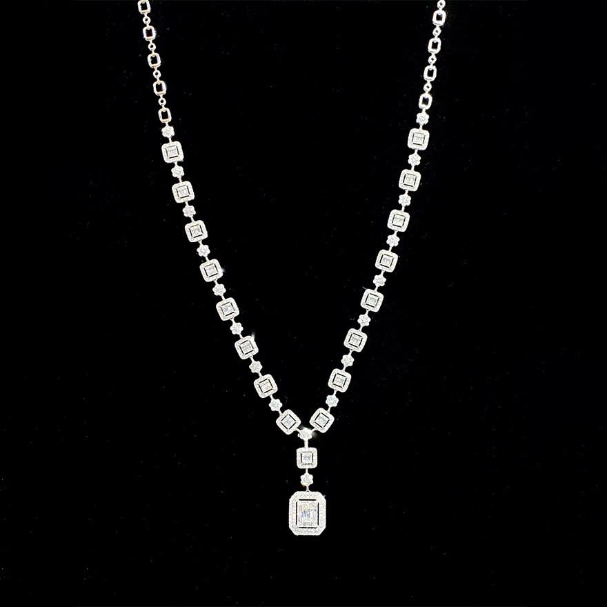 14k Gold 6 Ct Natural H Diamond Necklace: Ref:231140052 // gold content:14k gold // main gemstone:diamond // shape:multiple // carat weight:6ct // clarity grade:vs-si // color:h // treatment:natural // Condition: New Low Estimate: 20000.00 H