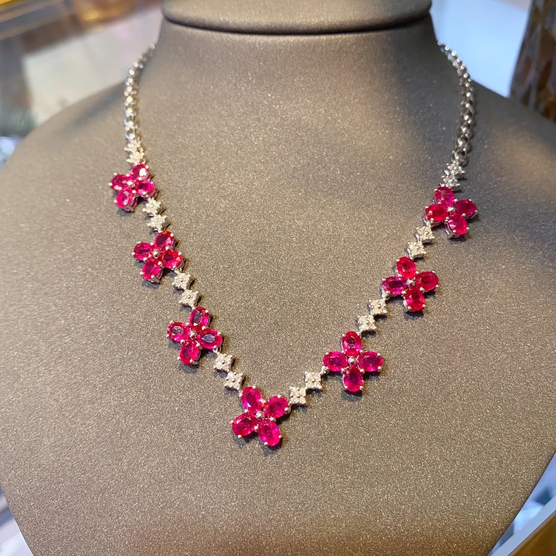 14k Gold 7.21 Ct Natural Ruby & Diamond Necklace: Ref:231140054 // gold content:14k gold // main gemstone:ruby // shape:oval // carat weight:7. 21ct // color:red // treatment:natural // // adjacent gemstone 2 : diamond // number of stones:64 // shape