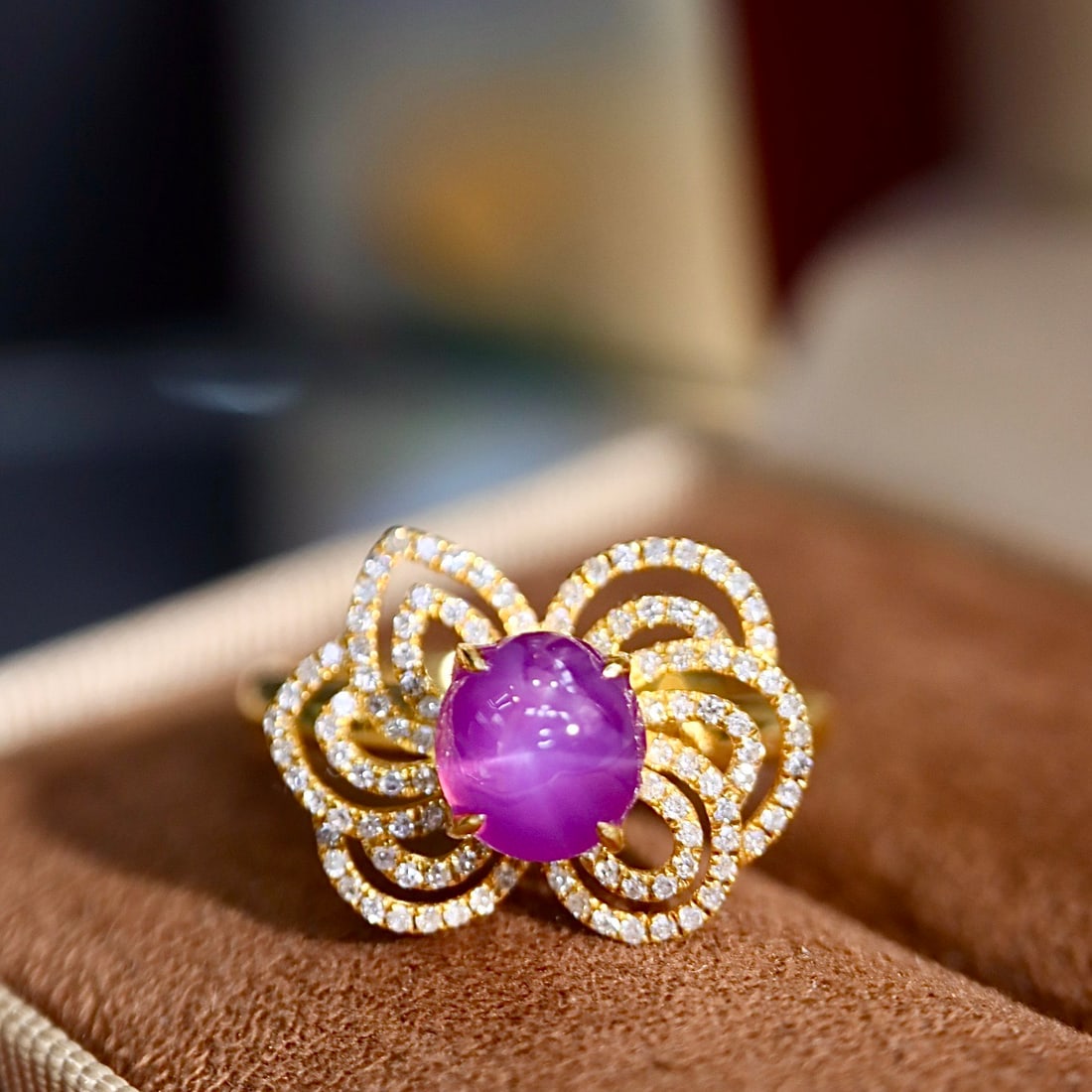 14k Gold 2.36 Ctw Natural Star Sapphire & Diamond Ring: Ref:231140058 // gold content:14k gold // ring size:7. 25us // // main gemstone:star sapphire // shape:oval // carat weight:2. 04ct // color:purple // treatment:natural // // adjacent gemstone 2 :