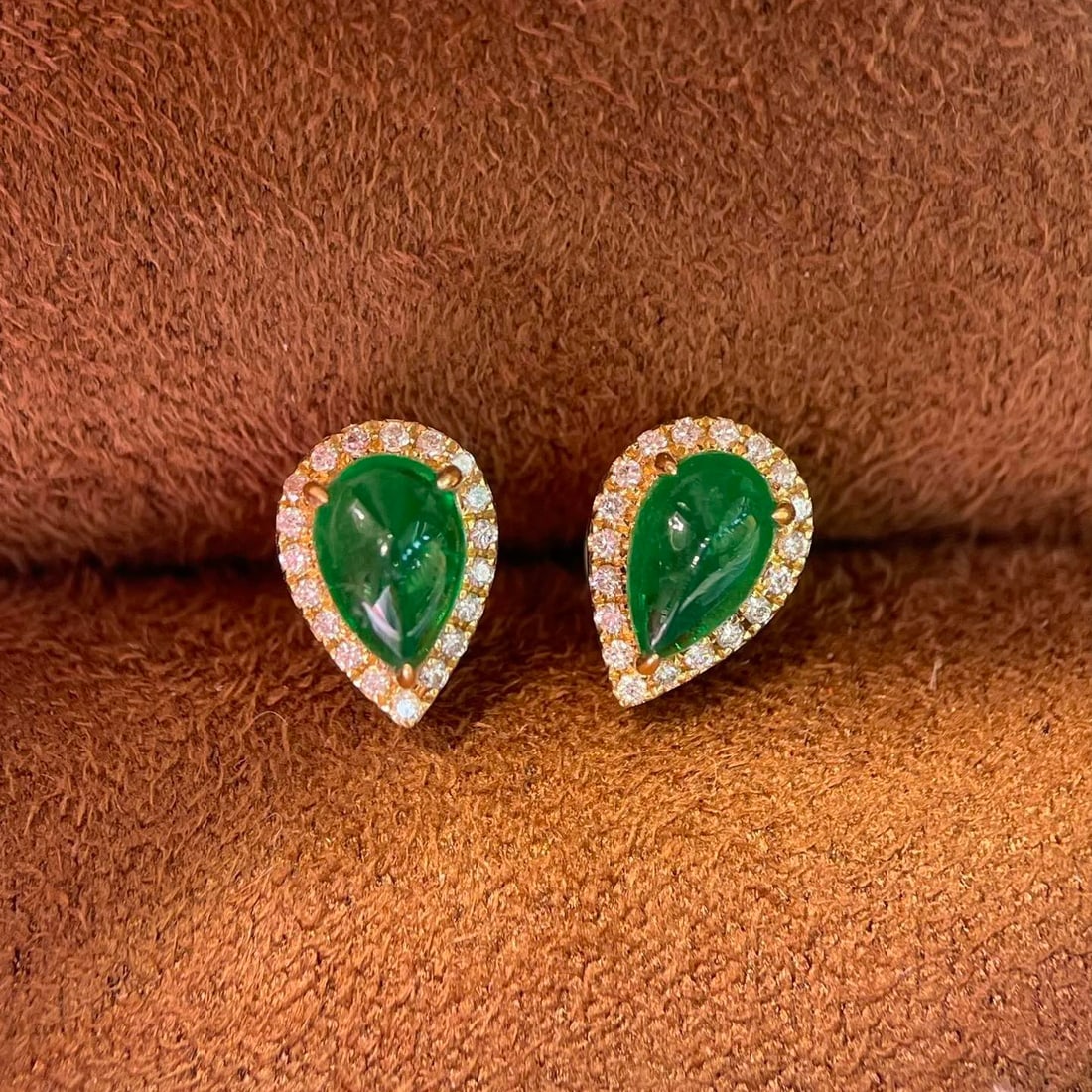 14k Gold 0.99 Ctw Vivid Green Natural Emerald & Diamond Earrings - 4