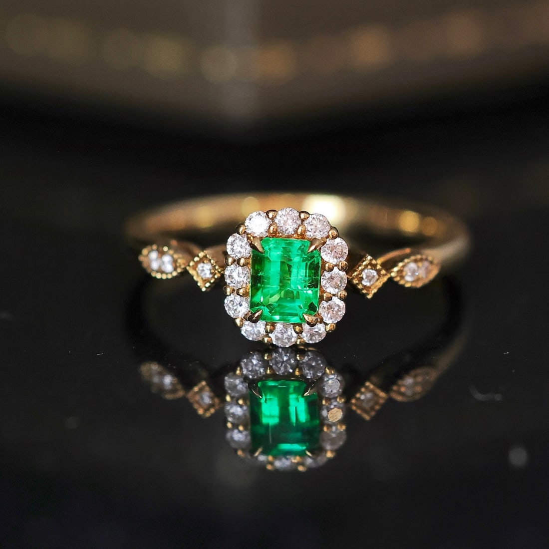 14k Gold 0.53 Ctw Natural Emerald & Diamond Ring: Ref:231140092 // gold content:14k gold // ring size:7. 25us // // main gemstone:emerald // shape:octagonal // carat weight:0. 31ct // color:green // treatment:natural // // adjacent gemstone 2 : diamo