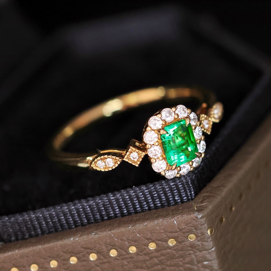 14k Gold 0.53 Ctw Natural Emerald & Diamond Ring - 2