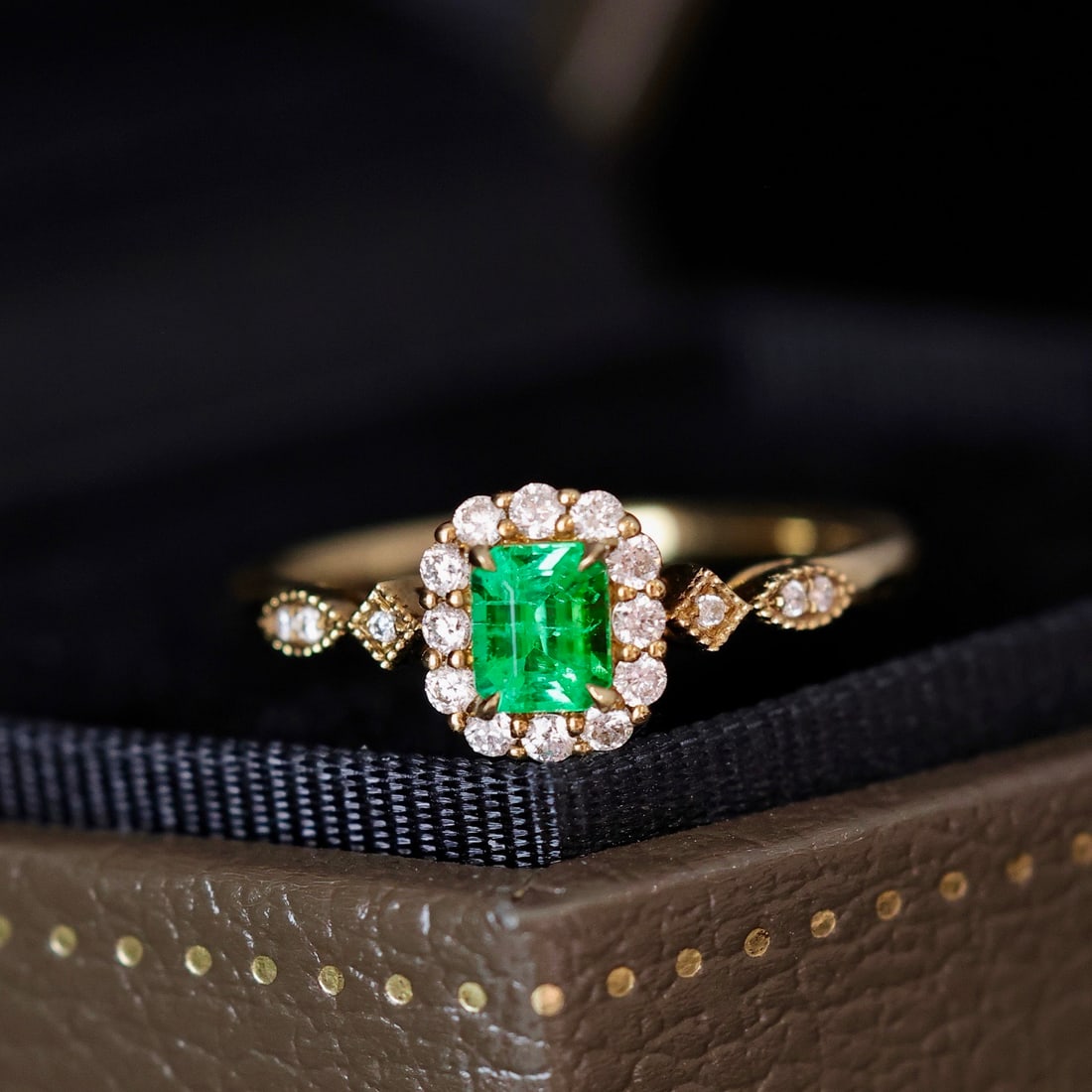 14k Gold 0.53 Ctw Natural Emerald & Diamond Ring - 3