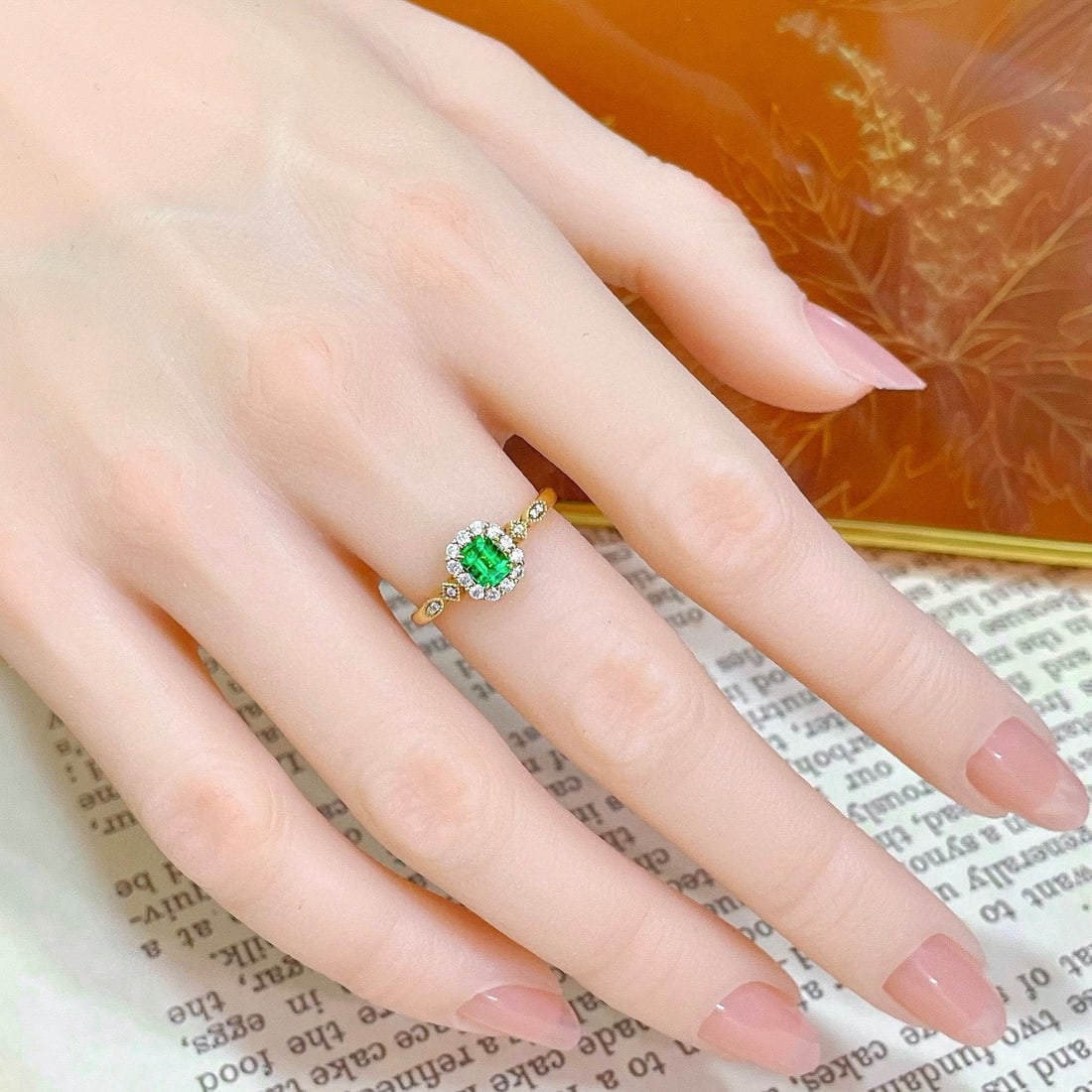 14k Gold 0.53 Ctw Natural Emerald & Diamond Ring - 5