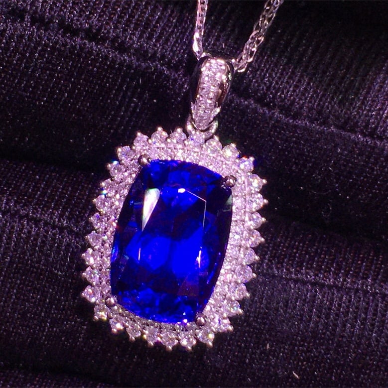 14k Gold 6.5 Ct Natural Tanzanite & Diamond Pendant( Without Chain ) - 2