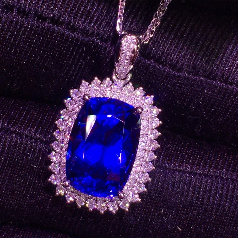 14k Gold 6.5 Ct Natural Tanzanite & Diamond Pendant( Without Chain ) - 4