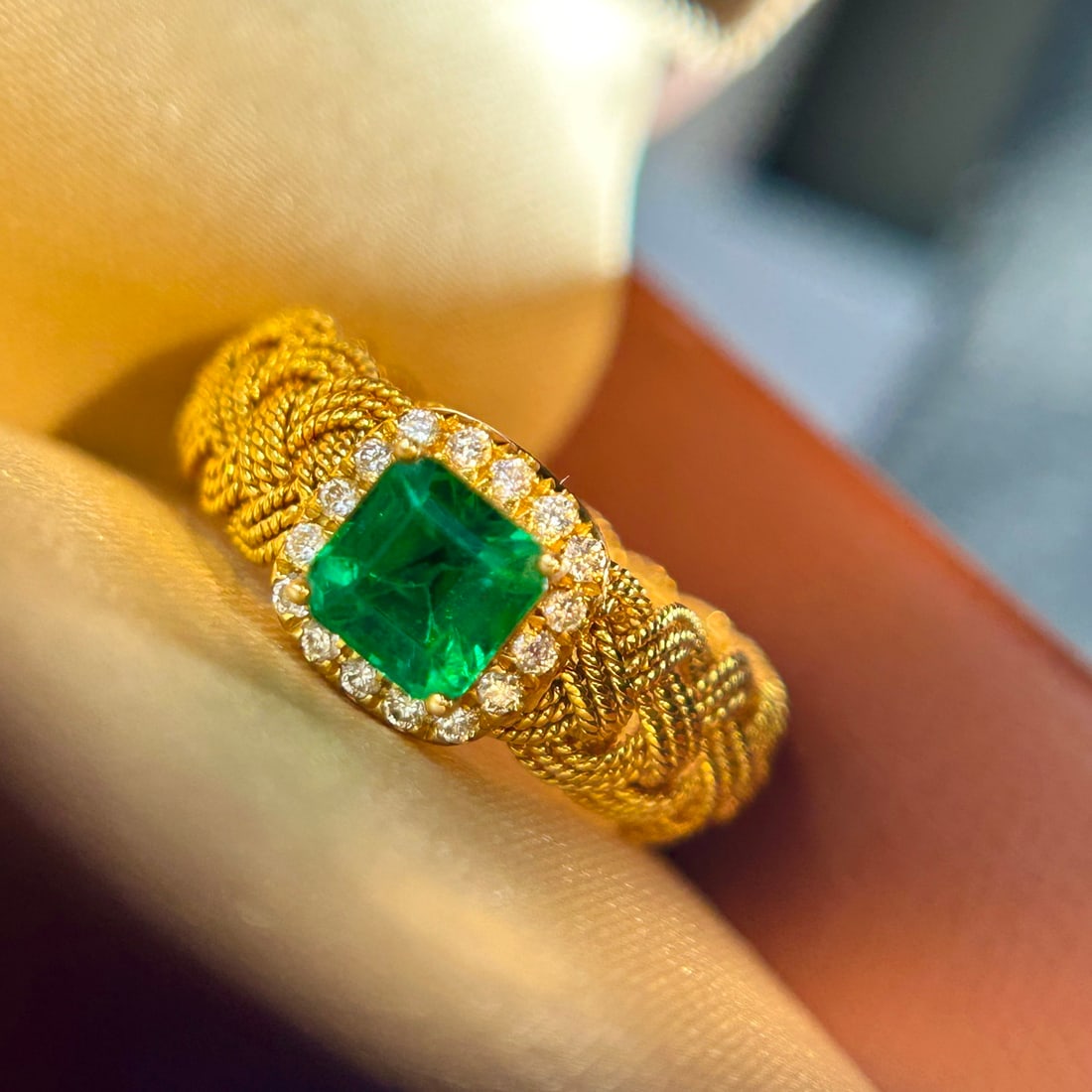 14k Gold 1 Ct Vivid Green Natural Emerald & Diamond Ring - 3
