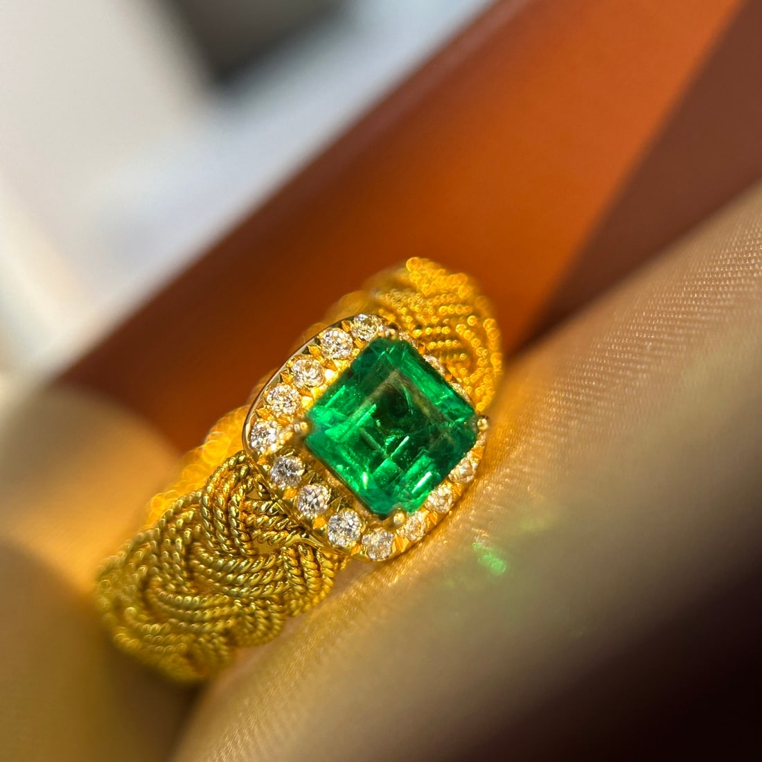 14k Gold 1 Ct Vivid Green Natural Emerald & Diamond Ring - 4