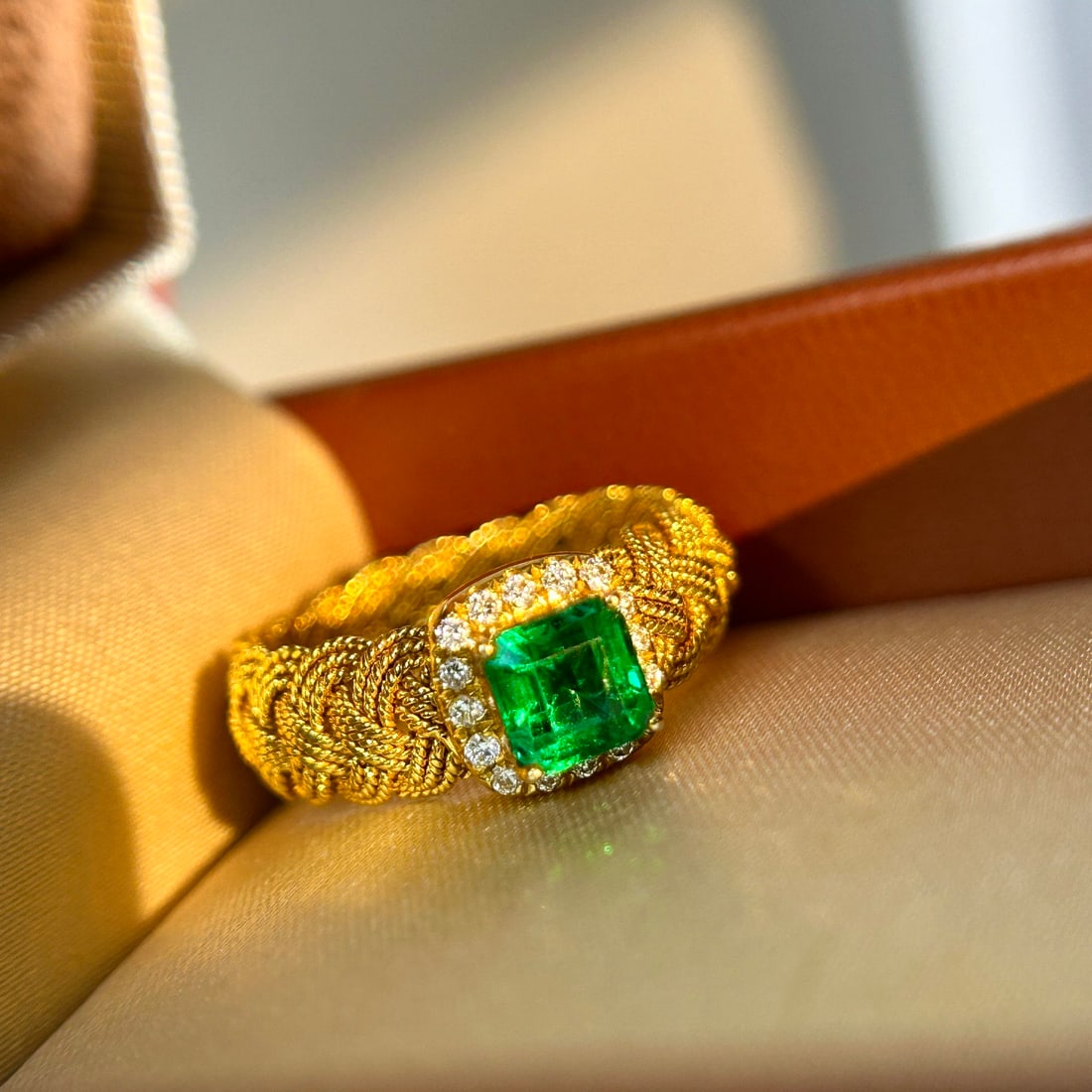 14k Gold 1 Ct Vivid Green Natural Emerald & Diamond Ring - 6