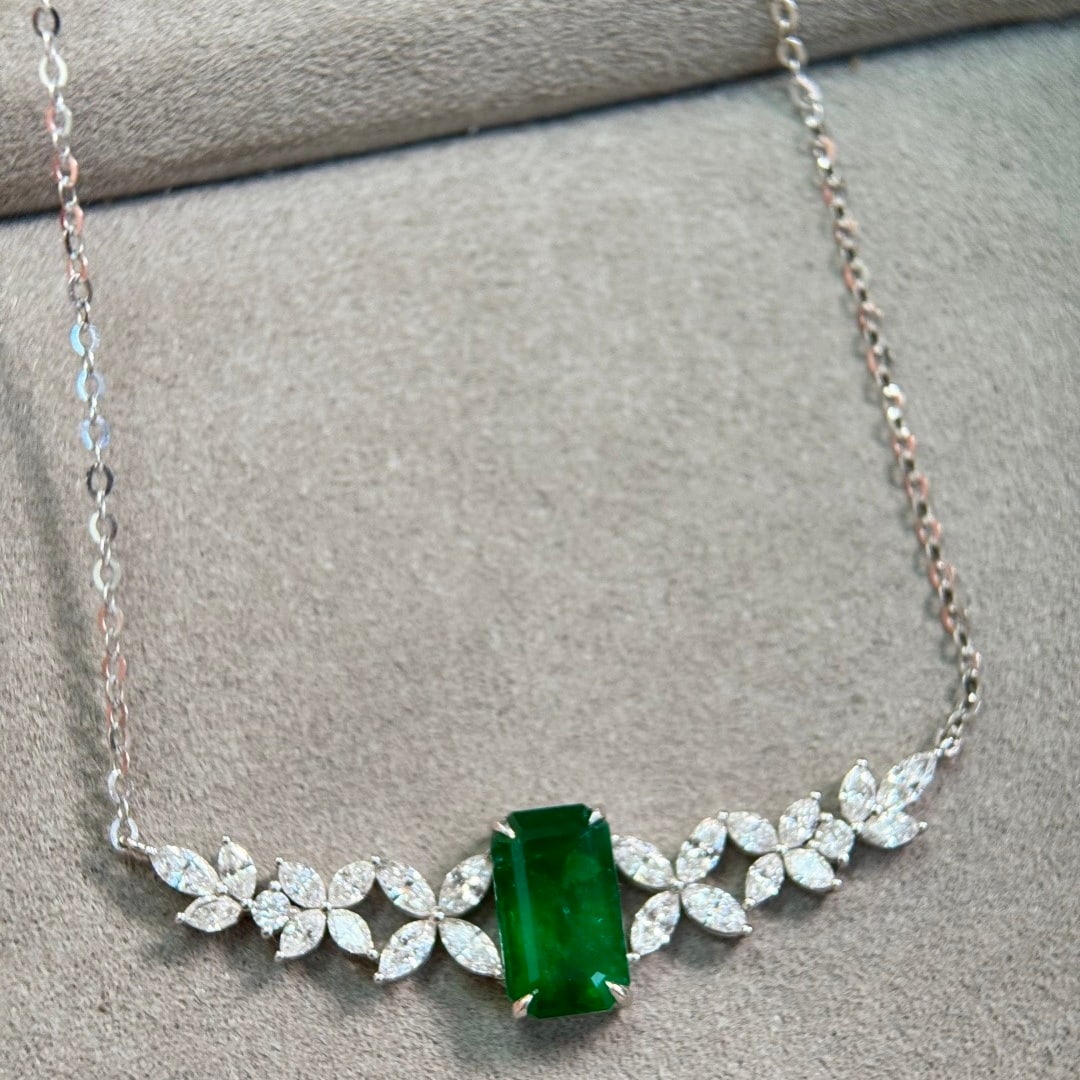 14k Gold 3.03 Ctw Vivid Green Natural Emerald & Diamond Necklace - 5