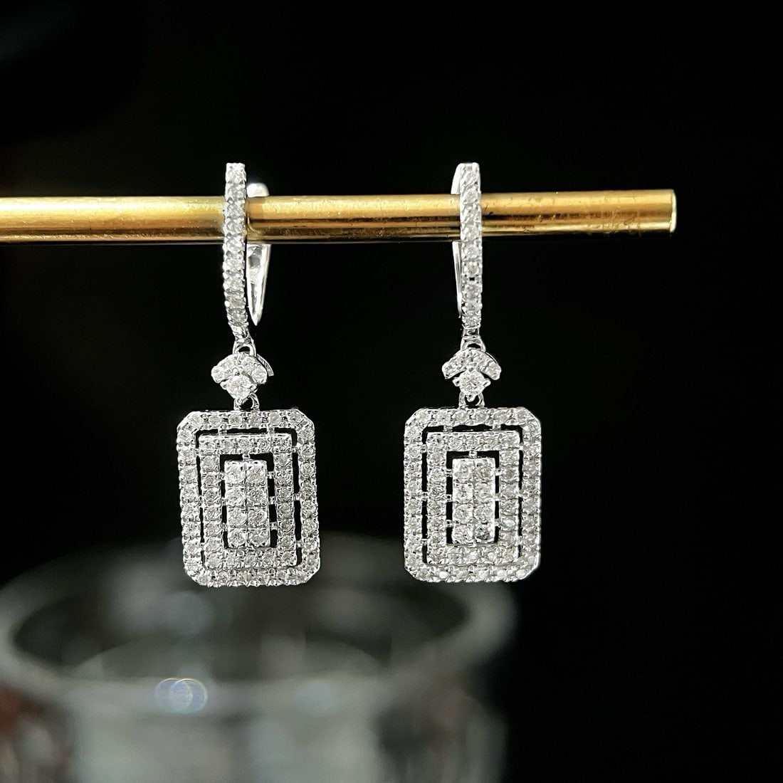 14k Gold 0.8 Ct Natural H Diamond Earrings: Ref:231140135 // gold content:14k gold // main gemstone:diamond // shape:round // carat weight:0. 8ct // clarity grade:vs-si // color:h // treatment:natural // cut grade:g // Condition: NewLow