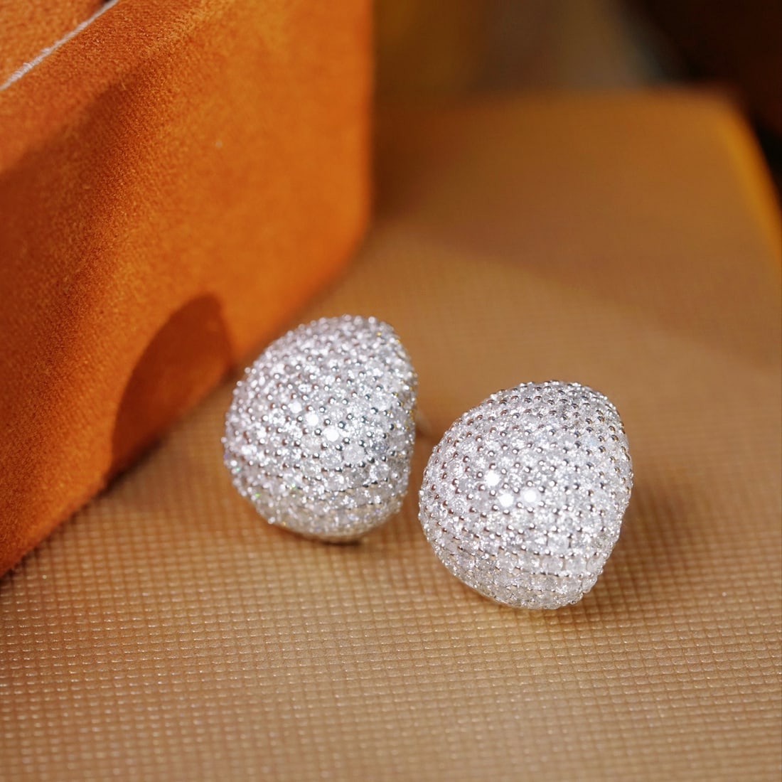 14k Gold 3.30 Ct Natural H Diamond Earrings: Ref:231140138 // gold content:14k gold // main gemstone:diamond // shape:round // carat weight:3. 30ct // clarity grade:vs-si // color:h // treatment:natural // cut grade:g // Condition: New Low Esti