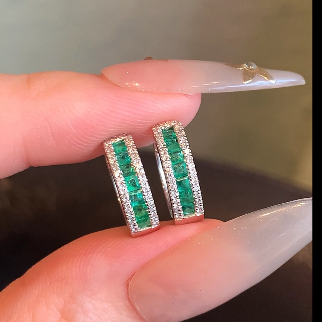 14k Gold 0.7 Ctw Natural Emerald & Diamond Earrings - 4