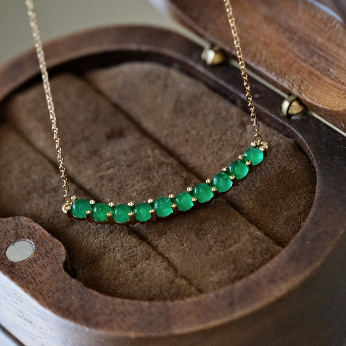 14k Gold 0.85 Ct Natural Emerald Necklace: Ref:231140142 // gold content:14k gold // main gemstone:emerald // shape:round // carat weight:0. 85ct // color:green // treatment:natural // cut grade:g // Condition: NewLow Estimate: 2100.00High