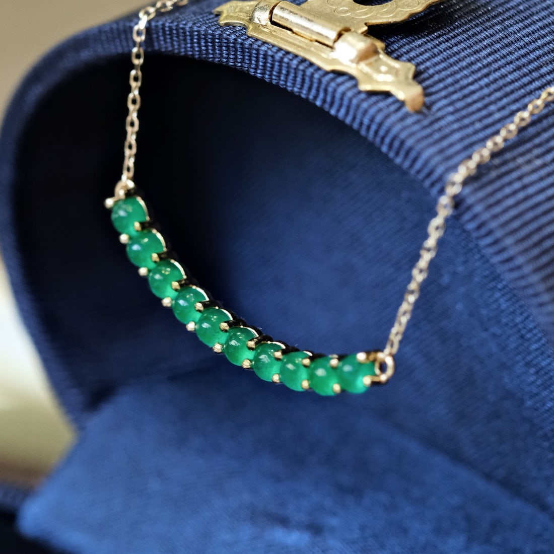 14k Gold 0.85 Ct Natural Emerald Necklace - 5