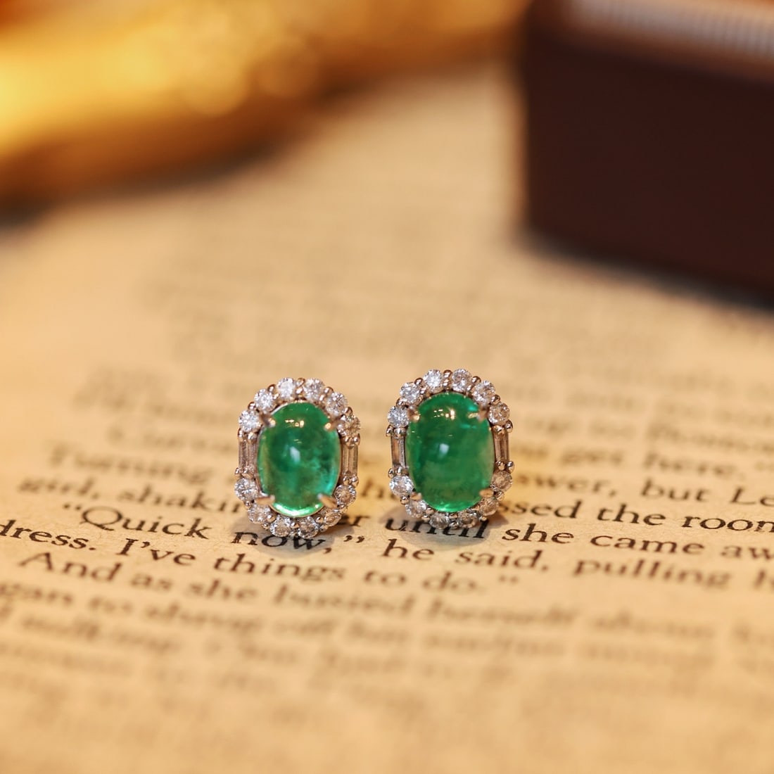 14k Gold 1.86 Ctw Natural Emerald & Diamond Earrings: Ref:231140148 // gold content:14k gold // main gemstone:emerald // shape:oval // carat weight:1. 52ct // color:green // treatment:natural // // adjacent gemstone 2 : diamond // shape:multiple //