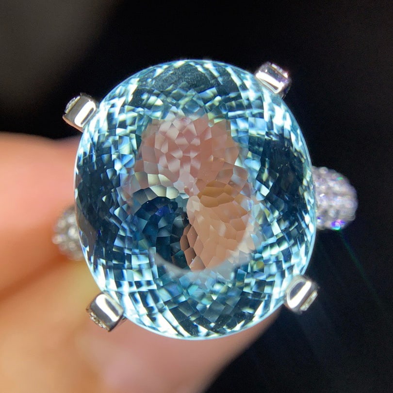 14k Gold 16.22 Ctw Natural Aquamarine & Diamond Ring: Ref:231140151 // gold content:14k gold // ring size:7. 25us // // main gemstone:aquamarine // shape:oval // carat weight:14. 83ct // color:santa maria color // treatment:natural // // adjacent