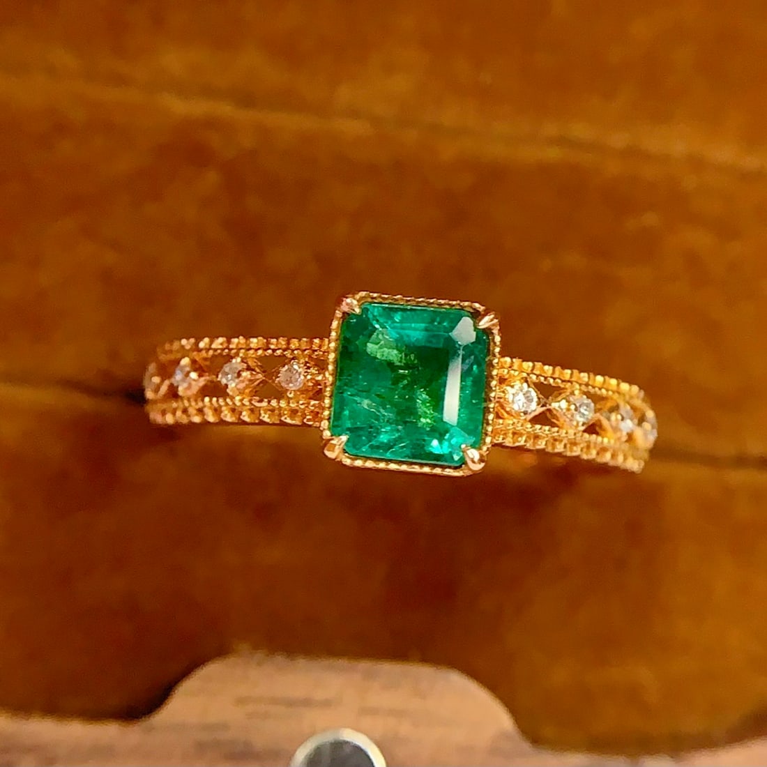 14k Gold 0.85 Ct Natural Emerald & Diamond Ring - 3
