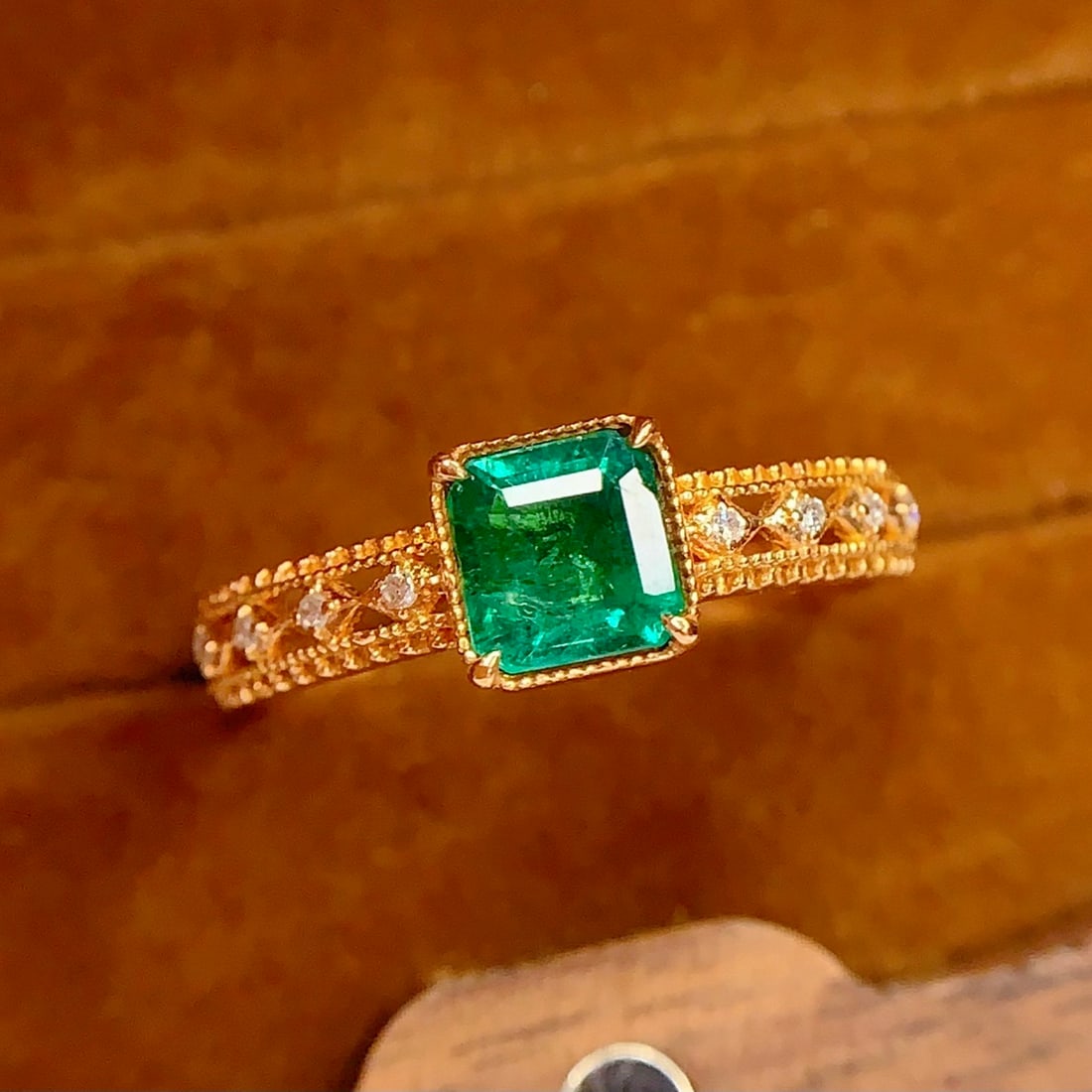14k Gold 0.85 Ct Natural Emerald & Diamond Ring - 6