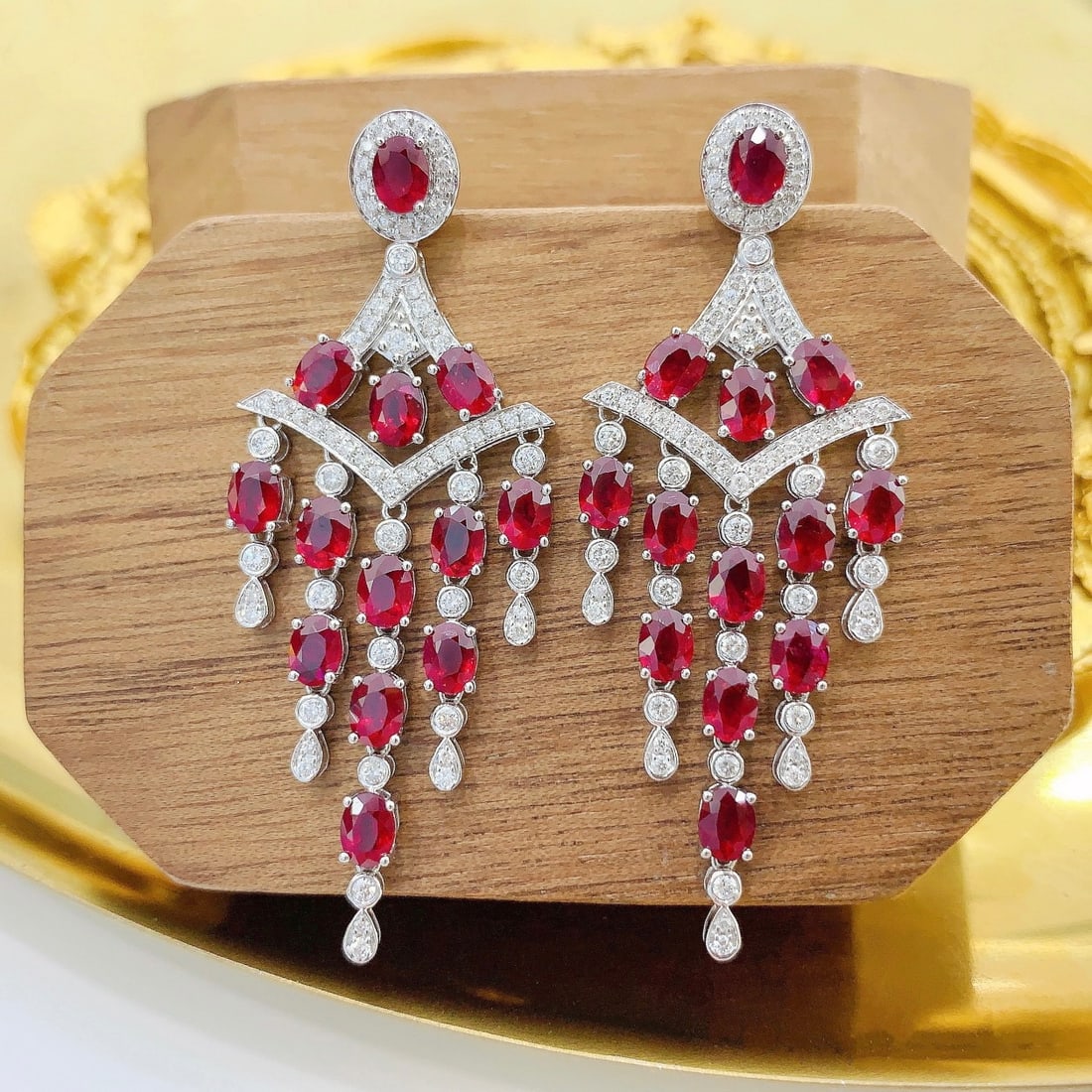 14k Gold 6.36 Ctw Natural Ruby & Diamond Earrings: Ref:231140156 // gold content:14k gold // main gemstone:ruby // shape:oval // carat weight:5. 7ct // color:red // treatment:natural // // adjacent gemstone 2 : diamond // shape:round // carat