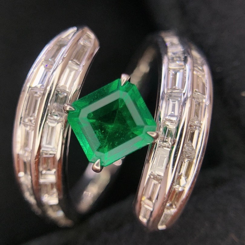 14k Gold 2.03 Ctw Vivid Green Natural Emerald & Diamond Ring - 5
