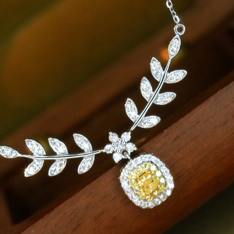 14k Gold 0.50 Ct Natural Color Diamond Necklace: Ref:231140167 // gold content:14k gold // main gemstone:diamond // shape:multiple // carat weight:0. 50ct // clarity grade:vs-si // color:color // treatment:natural // Condition: NewLow Estimate: