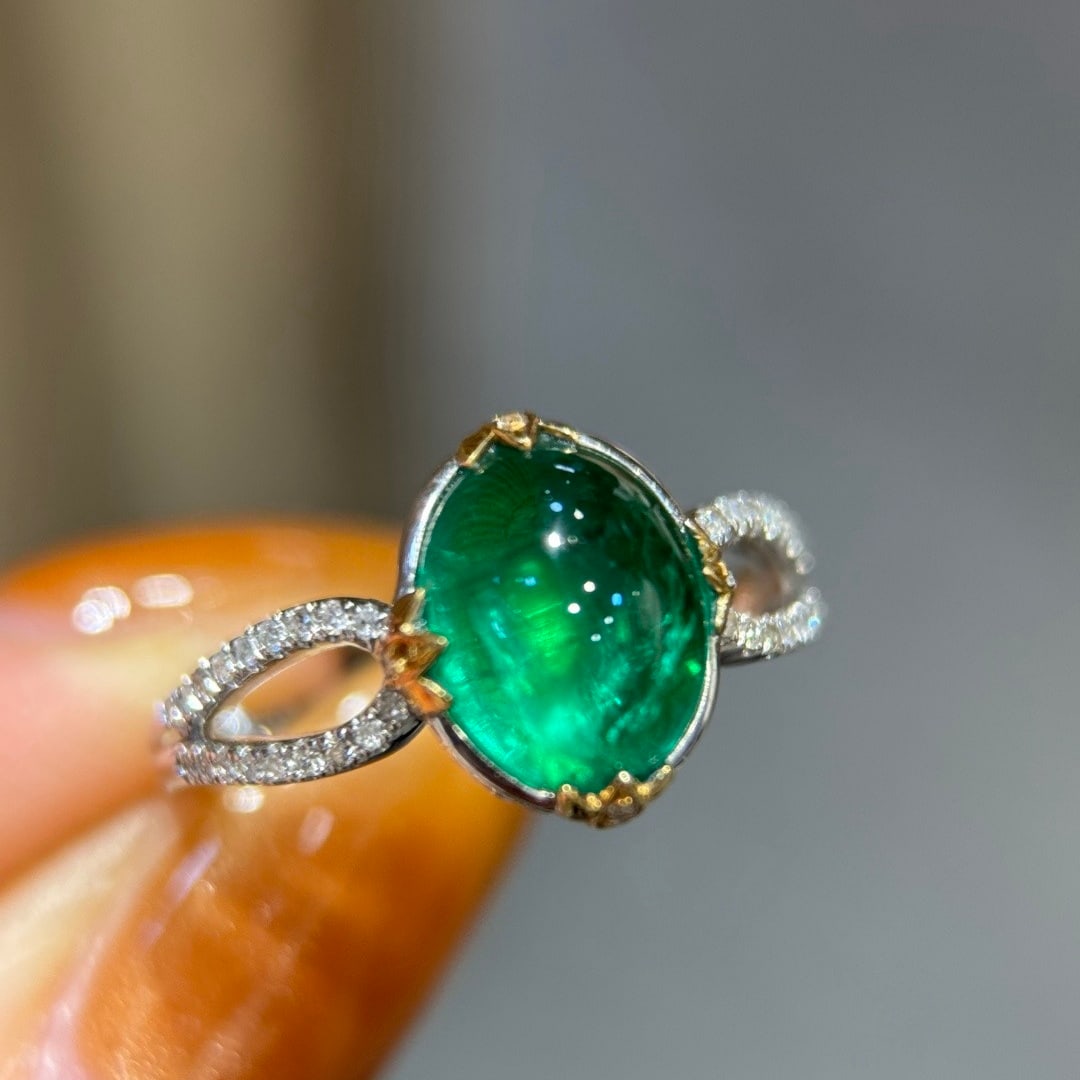 14k Gold 3.10 Ctw Natural Emerald & Diamond Ring: Ref:231140175 // gold content:14k gold // ring size:7. 25us // // main gemstone:emerald // shape:oval // carat weight:2. 80ct // color:green // treatment:natural // // adjacent gemstone 2 : diamond //