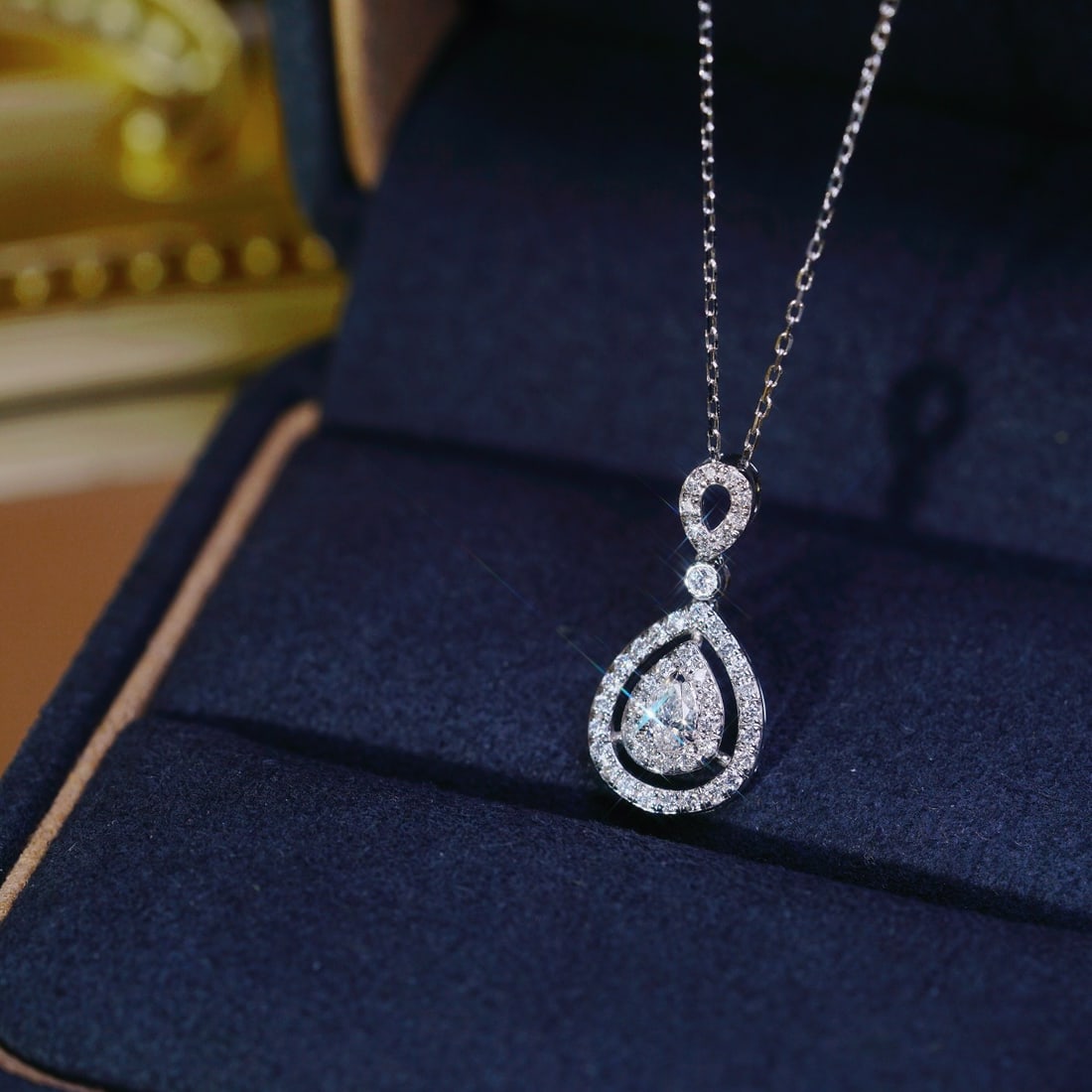 14k Gold 0.45 Ctw Natural H Diamond Necklace: Ref:231140179 // gold content:14k gold // main gemstone:diamond // shape:pear // carat weight:0. 15ct // clarity grade:vs-si // color:h // treatment:natural // // adjacent gemstone 2 : diamond //