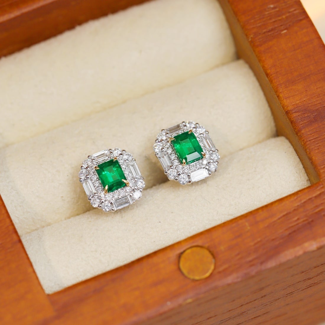 14k Gold 1.24 Ctw Vivid Green Natural Emerald & Diamond Earrings - 3
