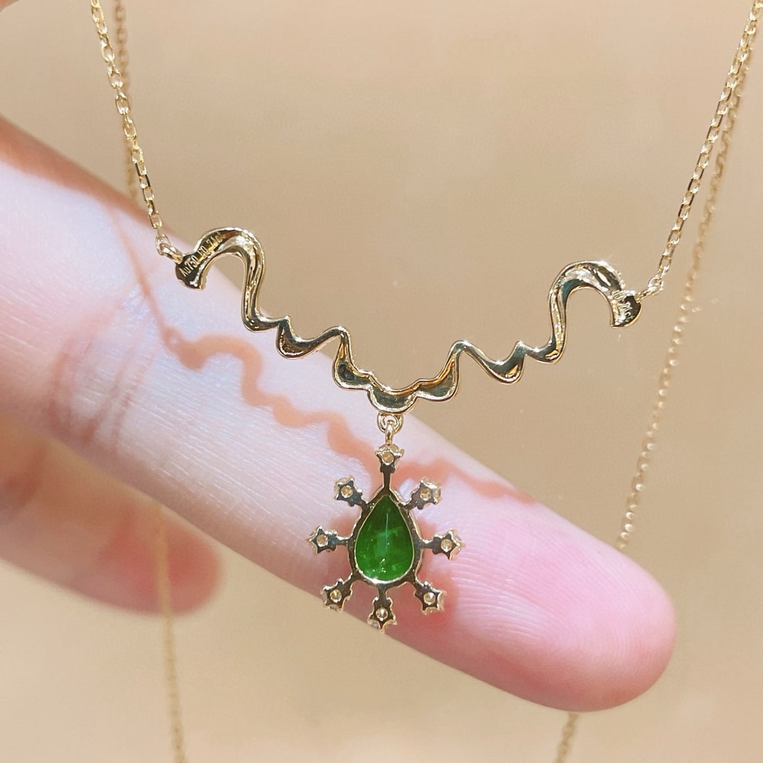 14k Gold 0.95 Ctw Natural Emerald & Diamond Necklace - 4