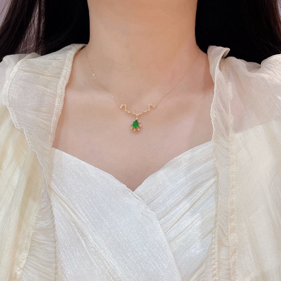14k Gold 0.95 Ctw Natural Emerald & Diamond Necklace - 5