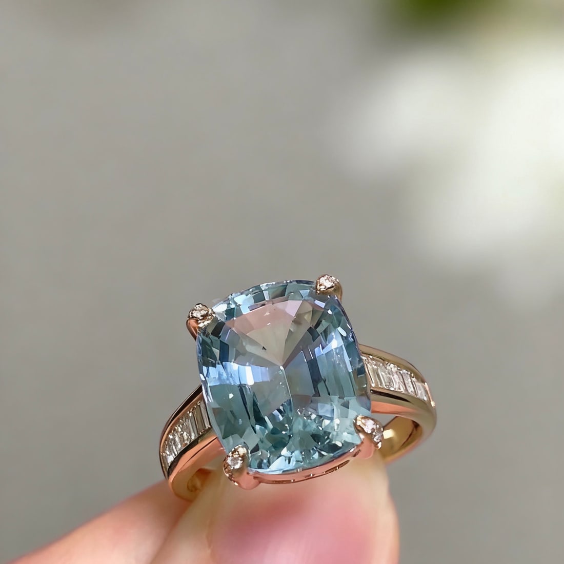 14k Gold 4.60 Ct Natural Aquamarine & Diamond Ring: Ref:231140206 // gold content:14k gold // ring size:7. 25us // // main gemstone:aquamarine // shape:cushion // carat weight:4. 60ct // color:blue // treatment:natural // // adjacent gemstone 2 : diamo