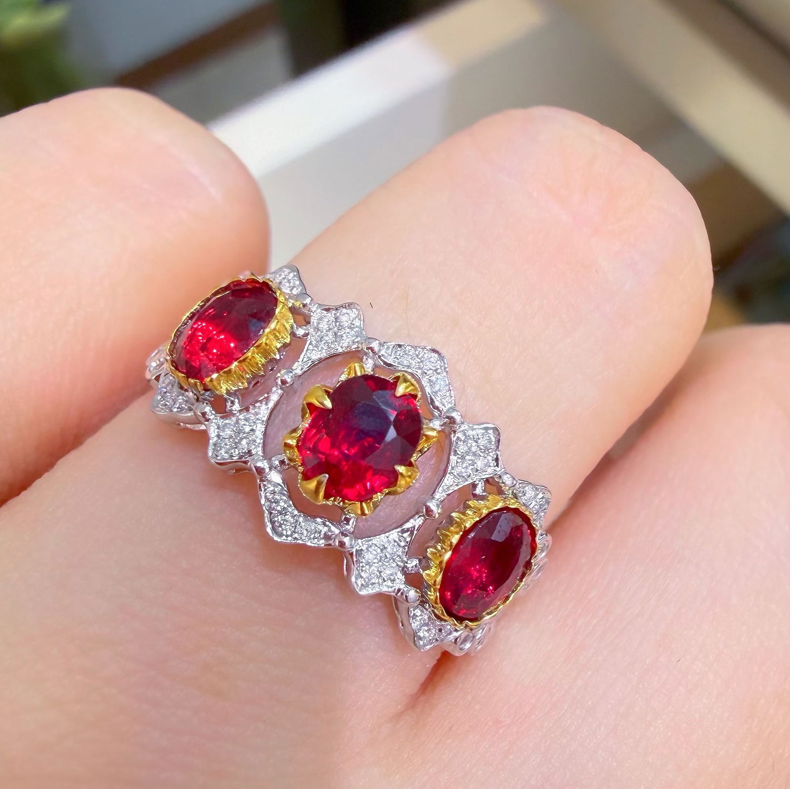 14k Gold 1.5 Ct Natural Ruby & Diamond Ring: Ref:231140208 // gold content:14k gold // ring size:7. 25us // // main gemstone:ruby // shape:oval // carat weight:1. 5ct // color:red // treatment:natural // // adjacent gemstone 2 : diamond //