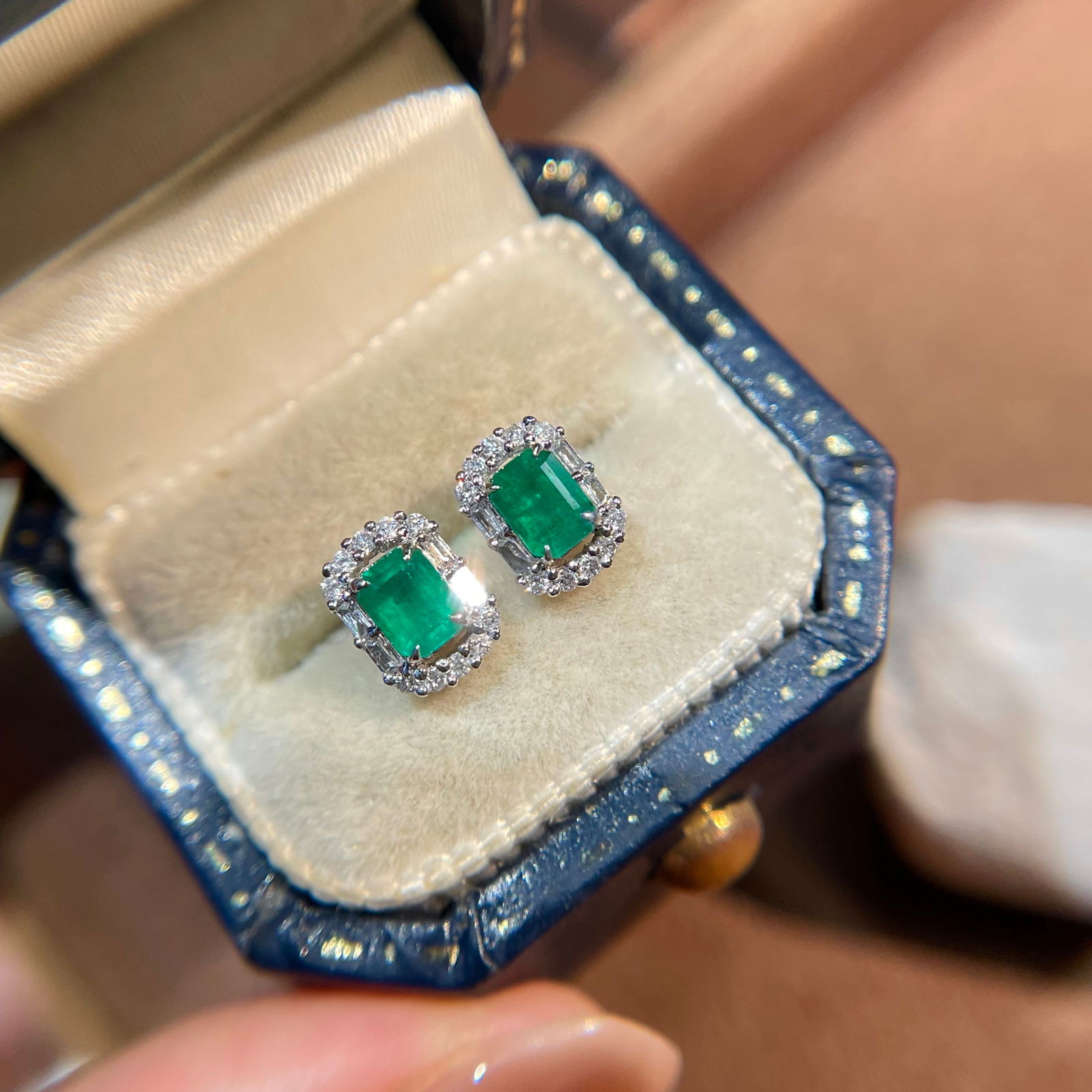 14k Gold 0.42 Ct Natural Emerald & Diamond Earrings - 4