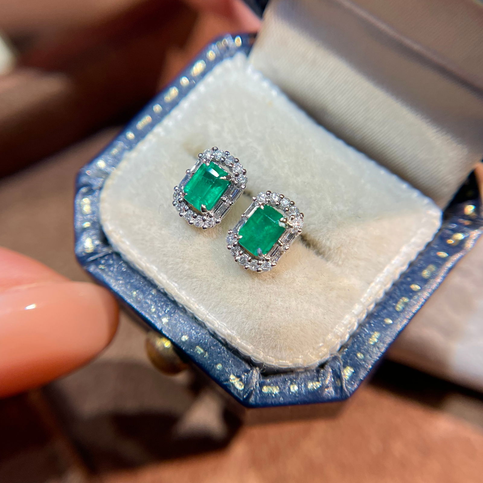 14k Gold 0.42 Ct Natural Emerald & Diamond Earrings - 6