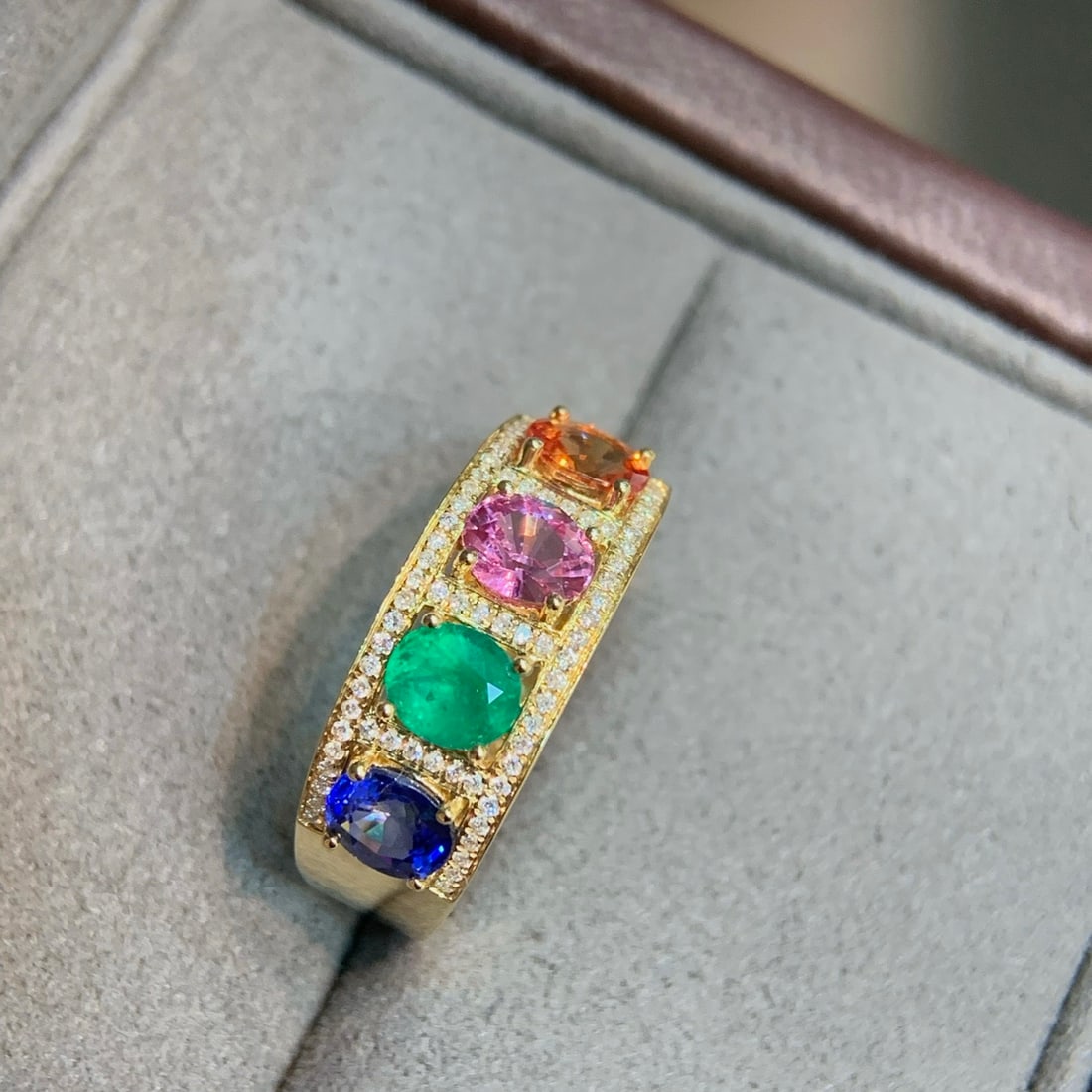 14k Gold 1.81 Ctw Natural Sapphire & Emerald & Diamond Ring: Ref:231140216 // gold content:14k gold // ring size:7. 25us // // main gemstone:sapphire & emerald // shape:oval // carat weight:1. 70ct // color:color // treatment:natural // // adjacent gemstone 2 :