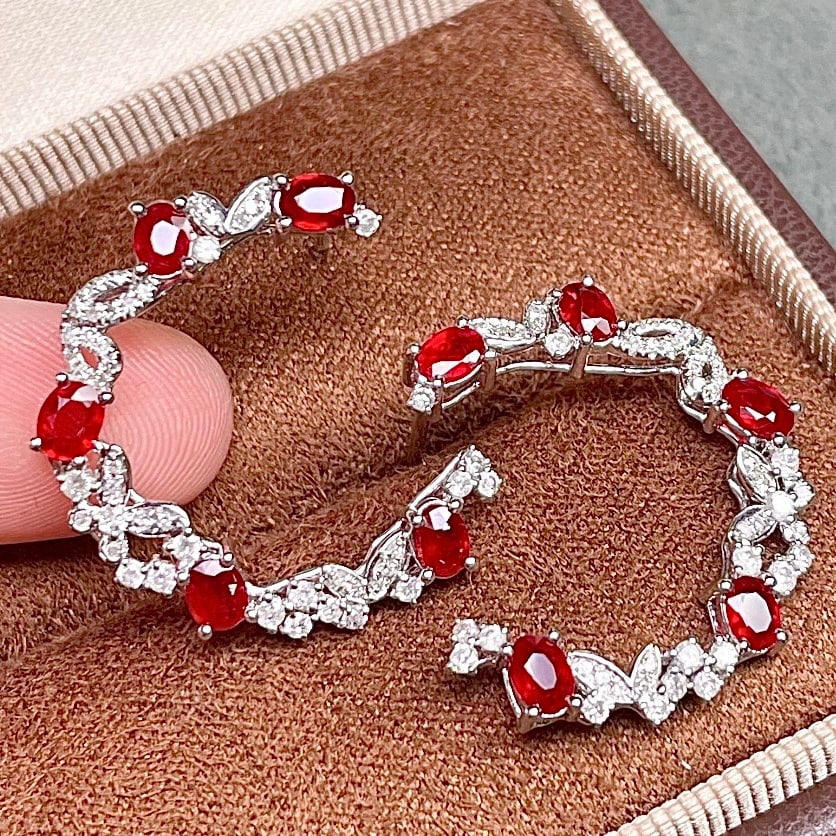 14k Gold 2.28 Ctw Natural Ruby & Diamond Earrings: Ref:231140219 // gold content:14k gold // main gemstone:ruby // shape:oval // carat weight:1. 68ct // color:red // treatment:natural // // adjacent gemstone 2 : diamond // shape:round // carat