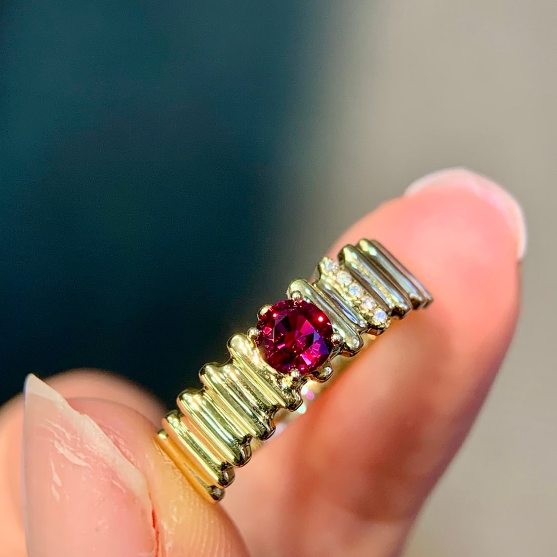 14k Gold 0.43 Ctw Natural Ruby & Diamond Ring: Ref:231140221 // gold content:14k gold // ring size:7. 25us // // main gemstone:ruby // shape:round // carat weight:0. 42ct // color:red // treatment:natural // cut grade:g // // adjacent gemstone