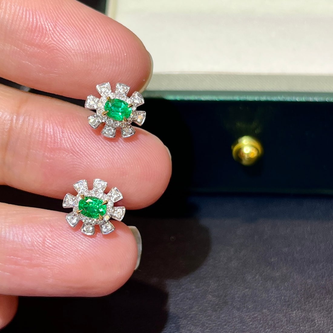 14k Gold 0.66 Ctw Natural Emerald & Diamond Earrings - 5