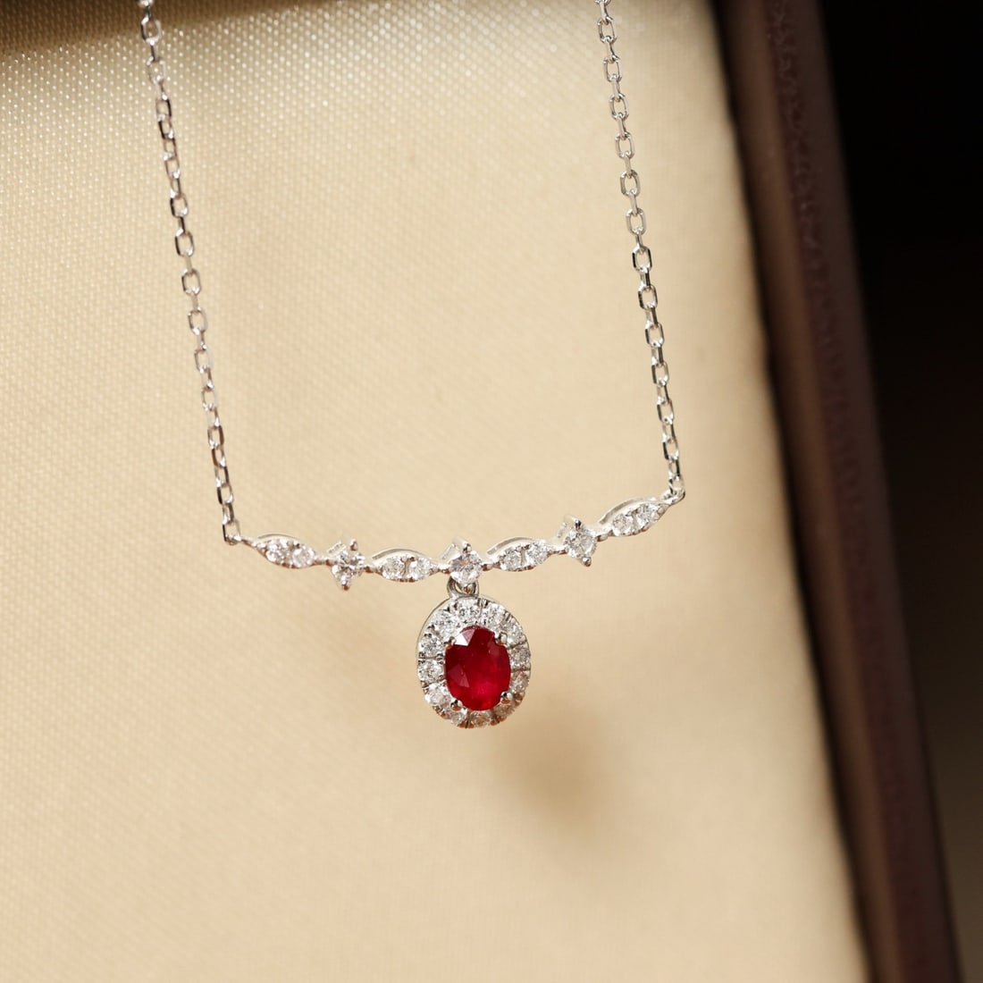 14k Gold 0.3 Ct Natural Ruby & Diamond Necklace: Ref:231140224 // gold content:14k gold // main gemstone:ruby // shape:oval // carat weight:0. 3ct // color:red // treatment:natural // // adjacent gemstone 2 : diamond // shape:round // clarity