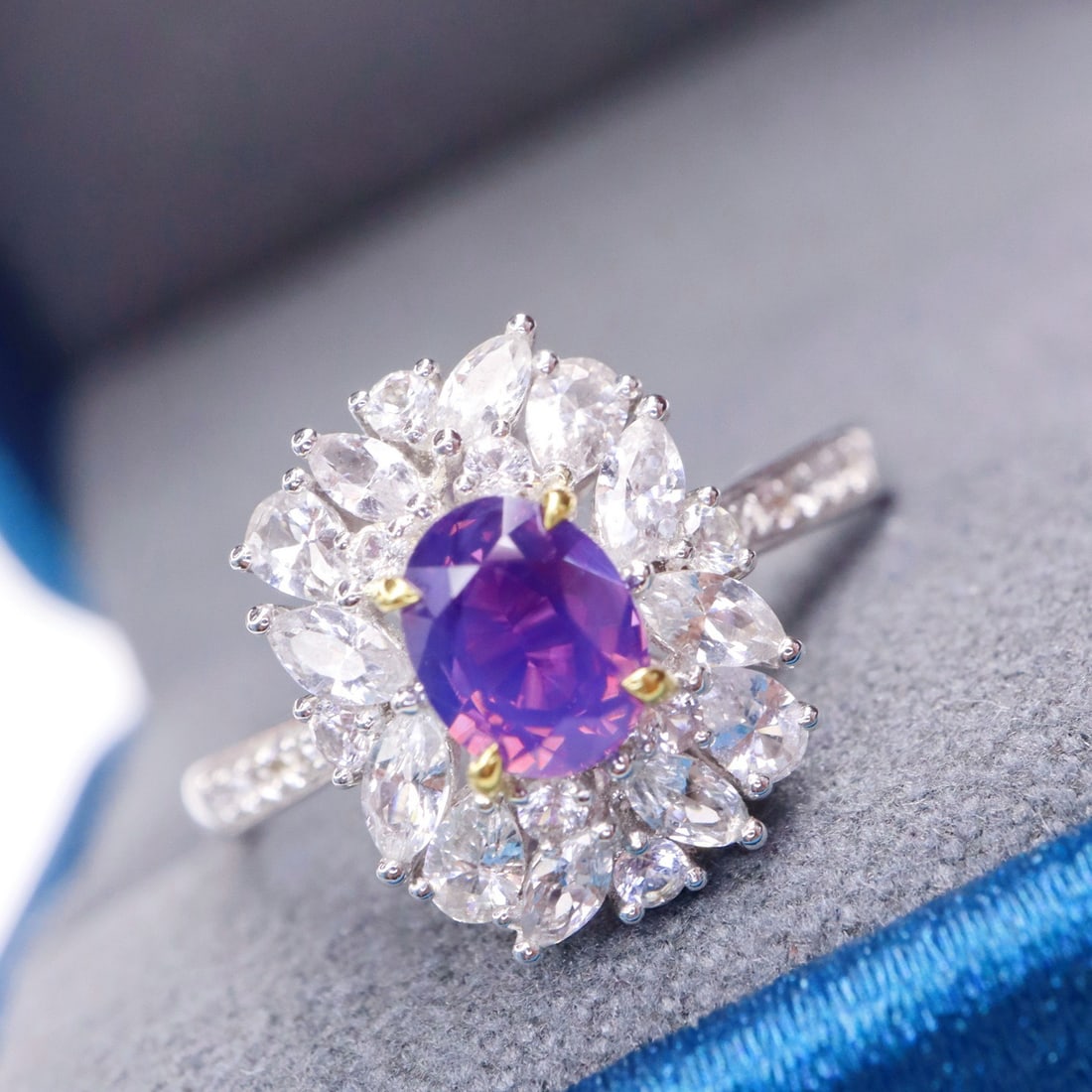 14k Gold 0.84 Ctw Natural Sapphire & Diamond Ring - 3