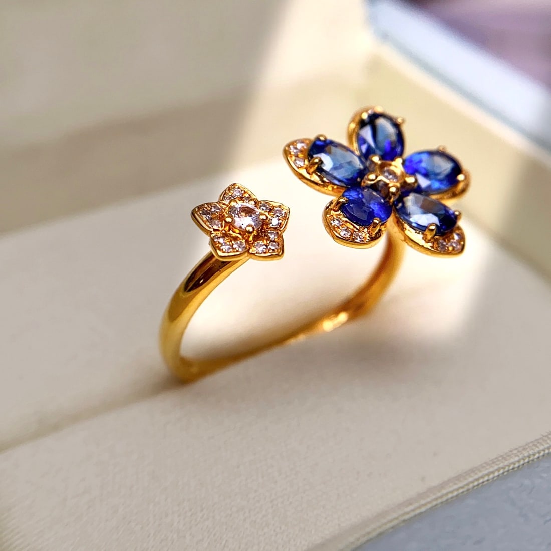 14k Gold 2.00 Ct Natural Sapphire & Diamond & Sapphire Ring - 3