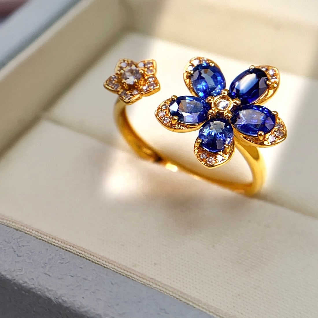 14k Gold 2.00 Ct Natural Sapphire & Diamond & Sapphire Ring - 4