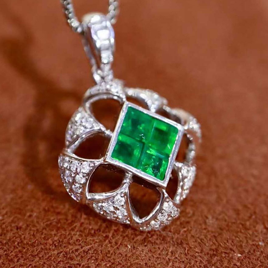14k Gold 0.92 Ctw Vivid Green Natural Emerald & Diamond Pendant( Without Chain ) - 2