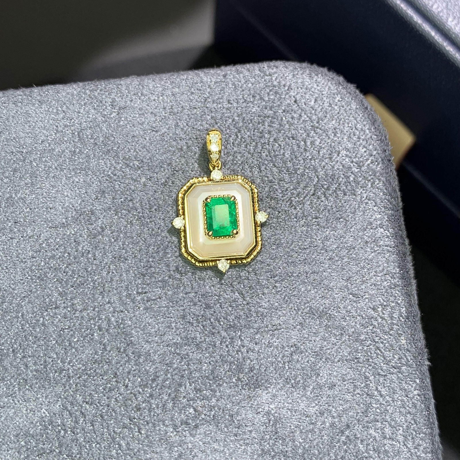 14k Gold 0.26 Ctw Natural Emerald & Diamond Pendant( Without Chain ) - 5