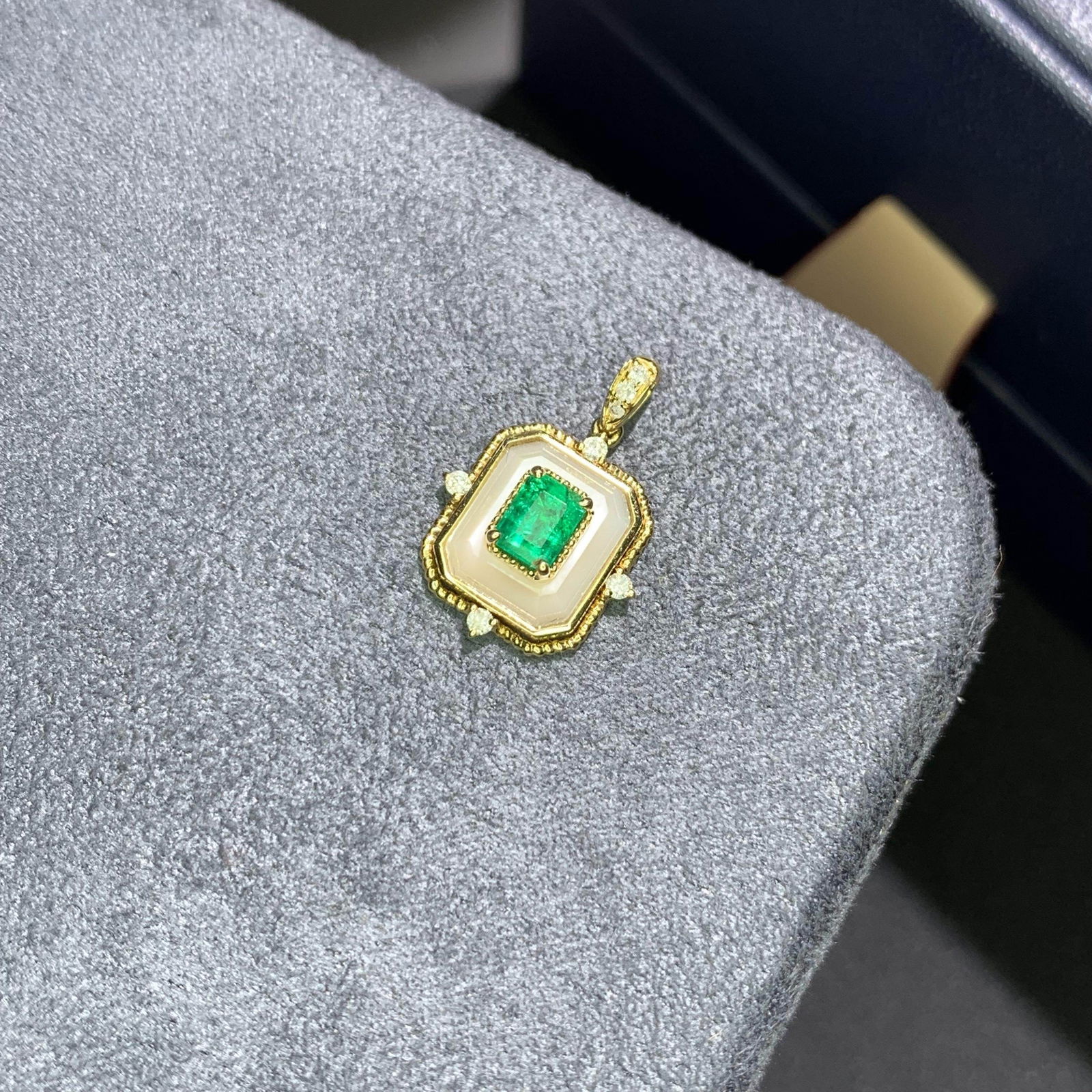 14k Gold 0.26 Ctw Natural Emerald & Diamond Pendant( Without Chain ) - 6